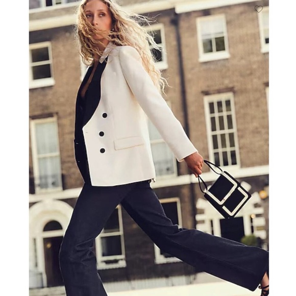 High-Waisted Dark Wash Wide-Leg Jeans - Picture 9 of 9